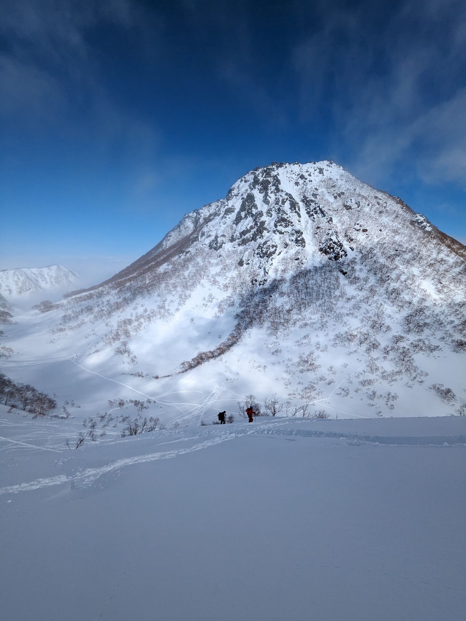 濃い青空の下の妙高山